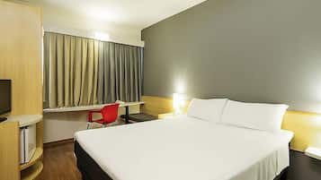 Standard Room, 1 Double Bed | Minibar, desk, blackout curtains, soundproofing