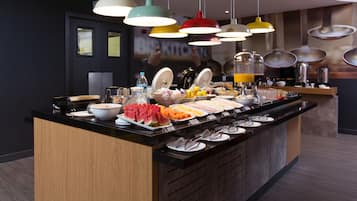 Daily buffet breakfast (BRL 53.00 per person)