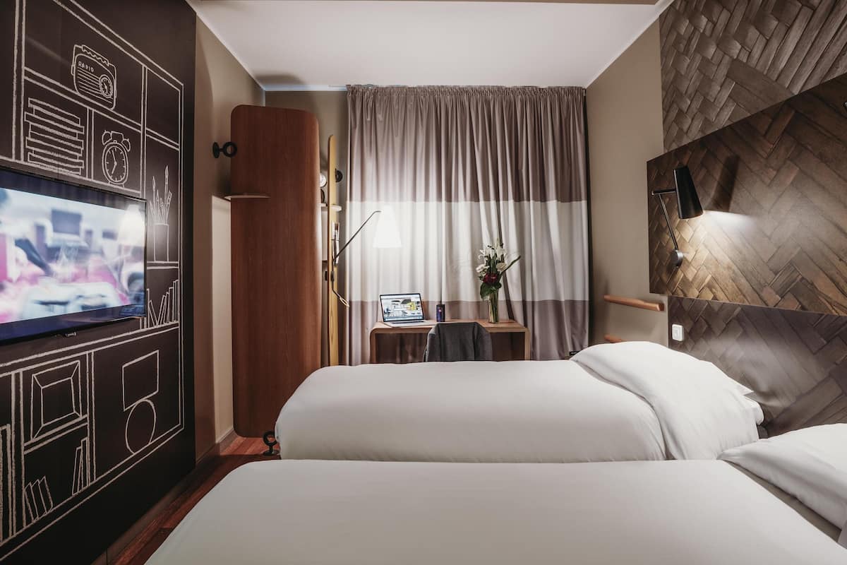 Standard Twin Room, 2 Twin Beds | Premium bedding, desk, laptop workspace, blackout drapes