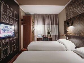 Standard Twin Room, 2 Single Beds | Premium bedding, desk, laptop workspace, blackout curtains
