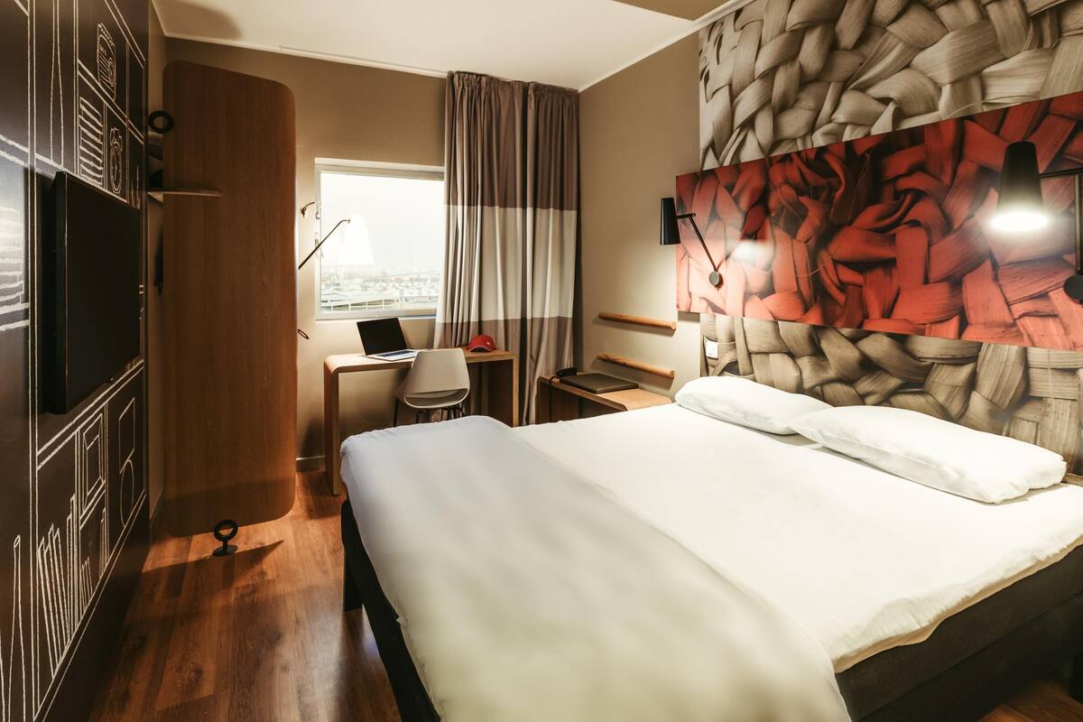 Standaard tweepersoonskamer, 1 tweepersoonsbed | Luxe beddengoed, een bureau, een laptopwerkplek