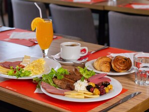 Tägliches Frühstücksbuffet gegen Gebühr