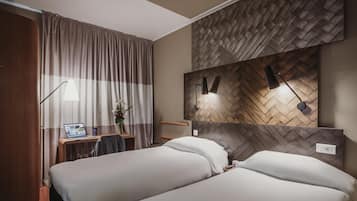 Standard Twin Room, 2 Twin Beds | Premium bedding, desk, laptop workspace, blackout drapes