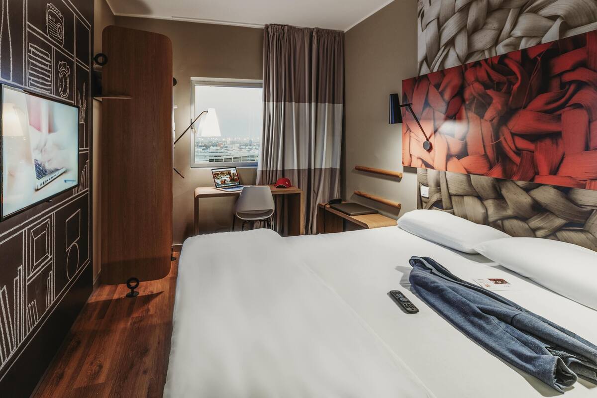 Standard Double Room, 1 Double Bed | Premium bedding, desk, laptop workspace, blackout curtains