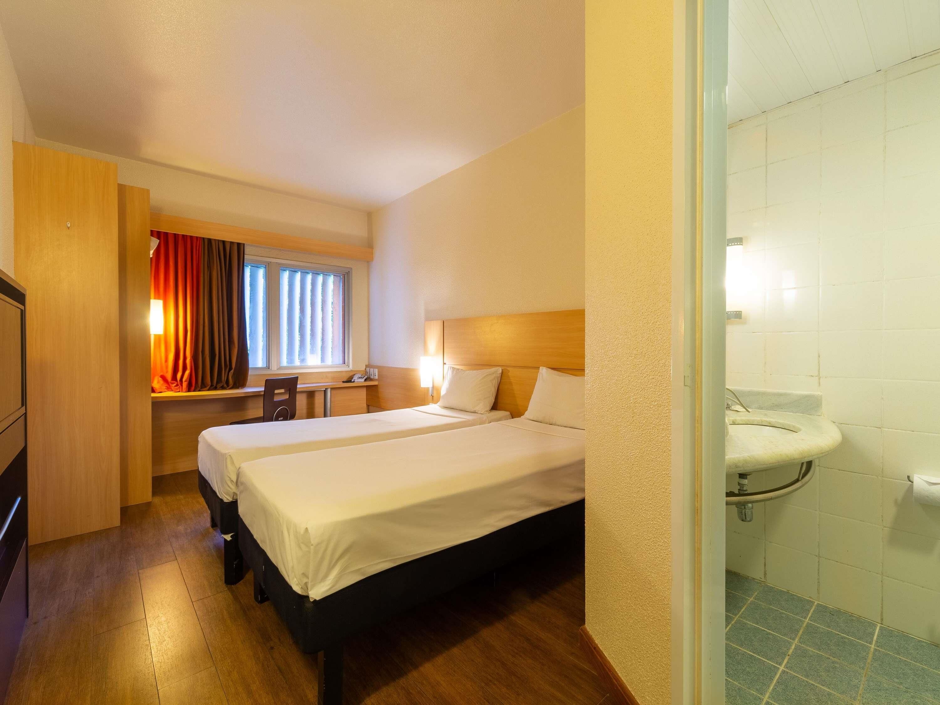 standard room, 2 single beds | in-room safe, desk, blackout curtains, free wifi