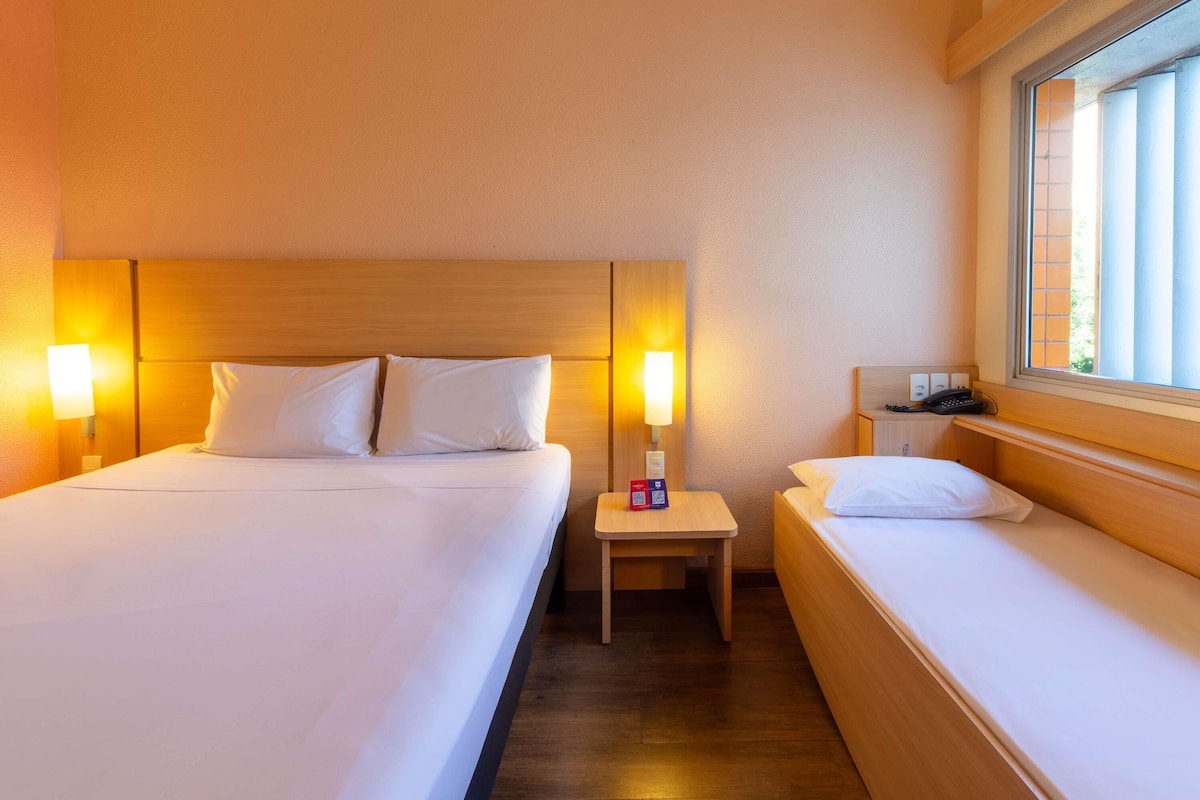 room, multiple beds (extra bed for children) | in-room safe, desk, blackout curtains, free wifi