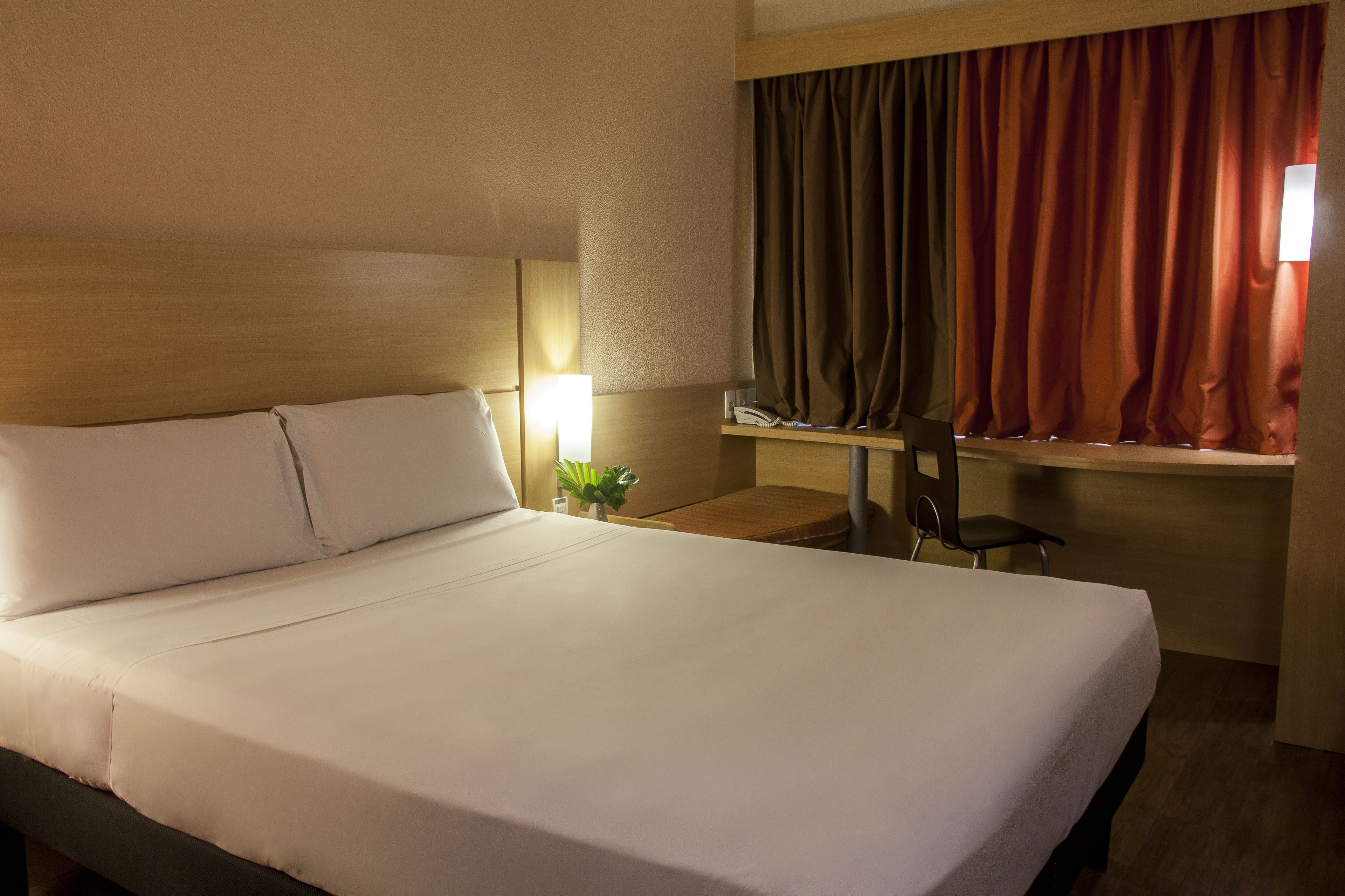 standard room, 1 double bed | bathroom | shower, eco-friendly toiletries, hair dryer, towels