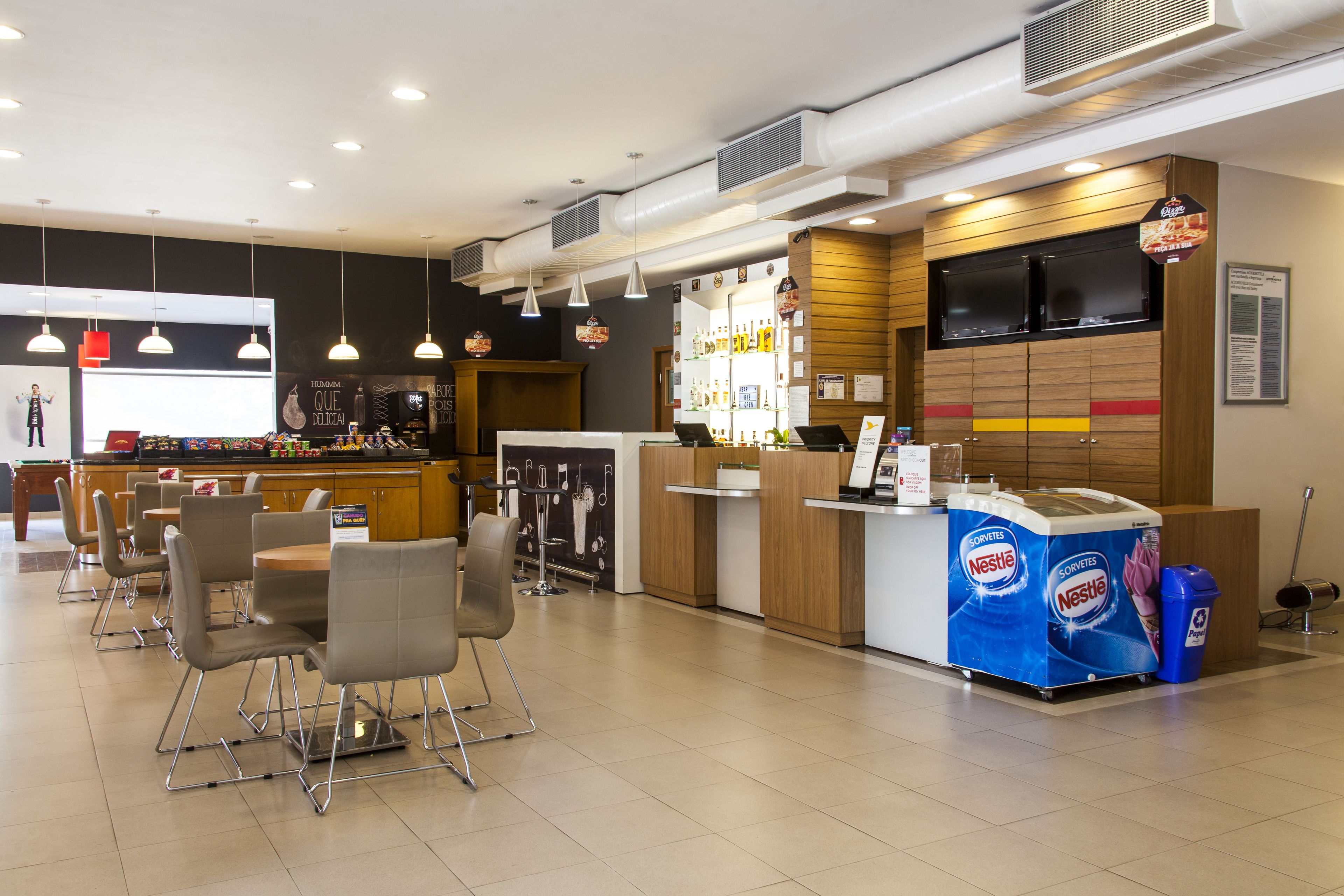 daily buffet breakfast (brl 50 per person)