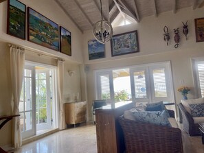 Appartamento Luxury, 2 camere da letto, vista spiaggia | Area soggiorno | TV
