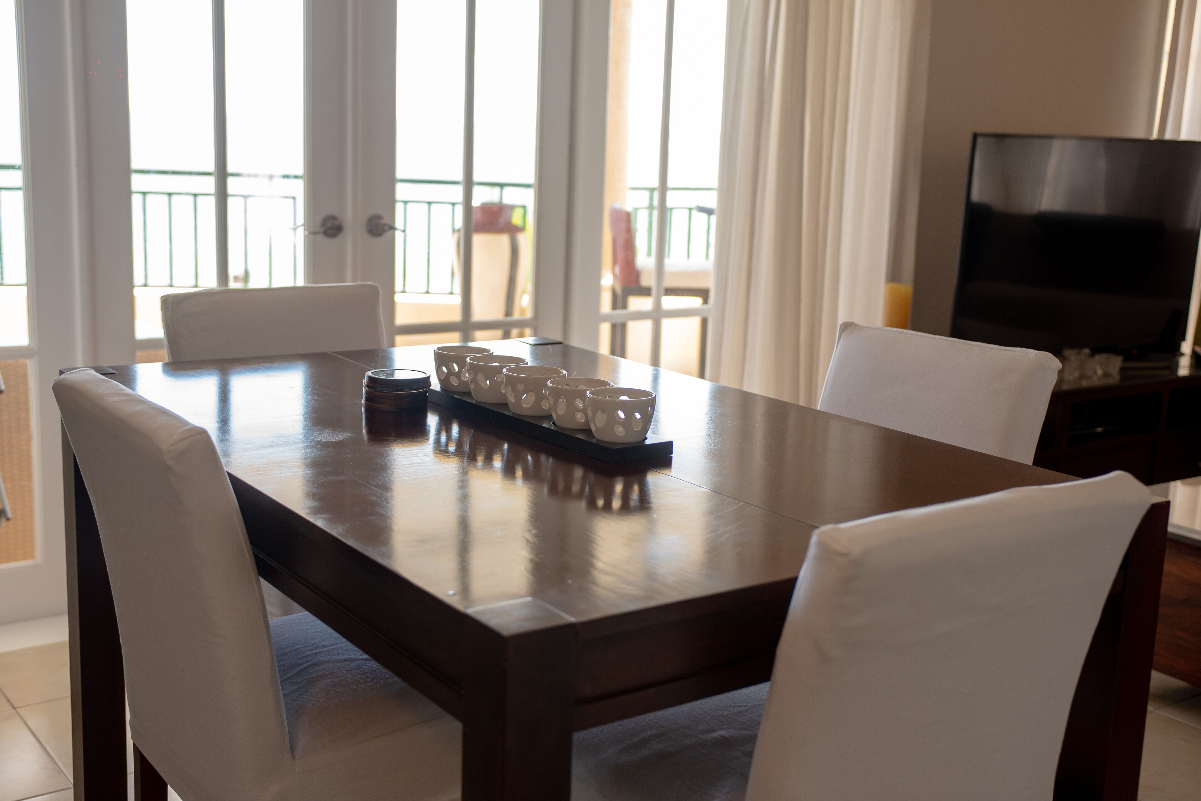 premier condo, 2 bedrooms, 2 bathrooms, ocean view | in-room dining