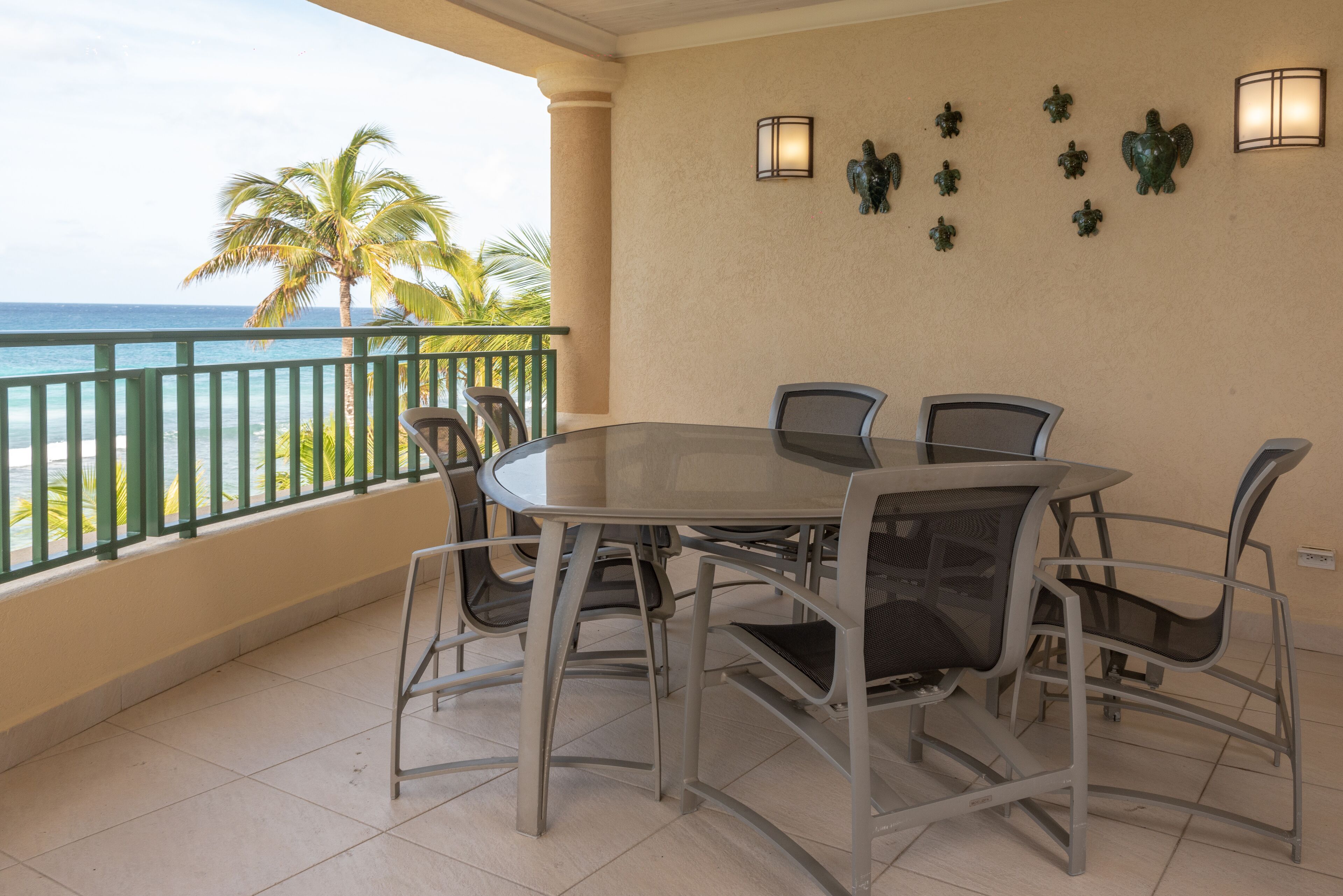White Sands Beach Condos – Terrace / dining