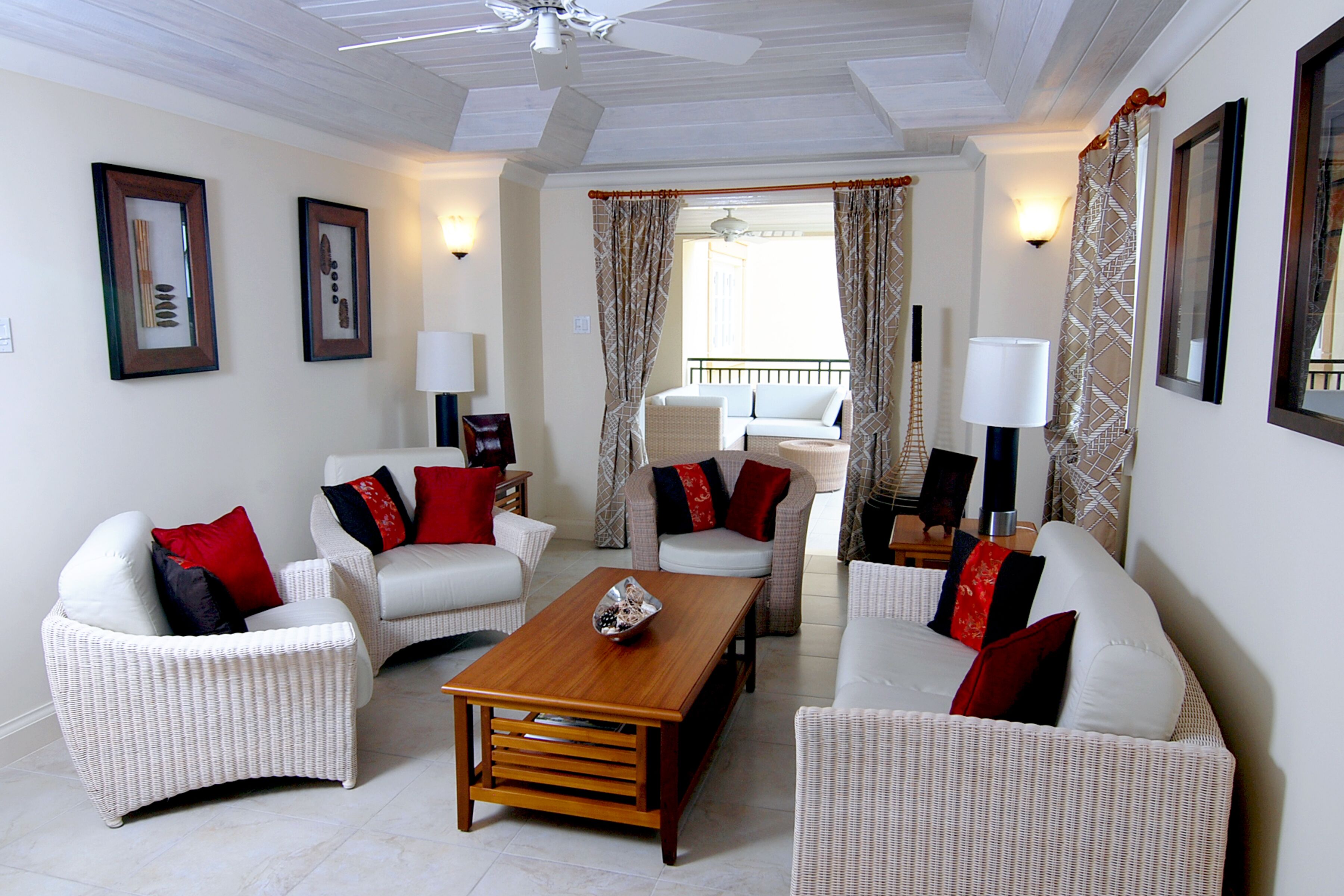 deluxe condo, 2 bedrooms, 2 bathrooms, ocean view | living area | tv