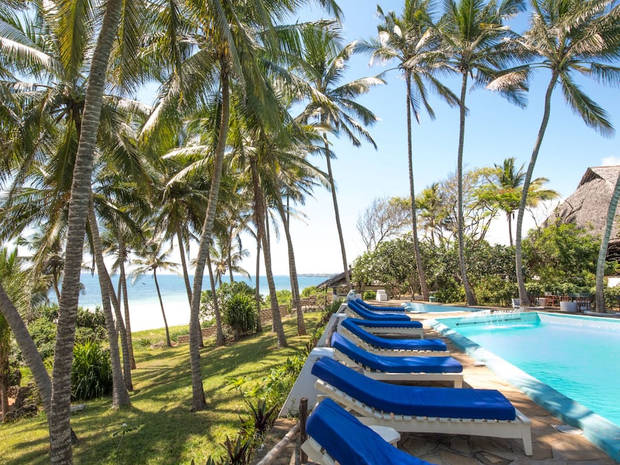 Outdoor pool, pool umbrellas, sun loungers