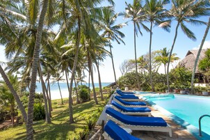 Outdoor pool, pool umbrellas, sun loungers