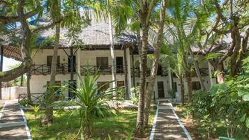 Minibar, in-room safe, desk, free WiFi