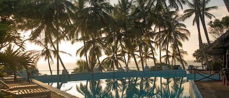 Outdoor pool, pool umbrellas, sun loungers