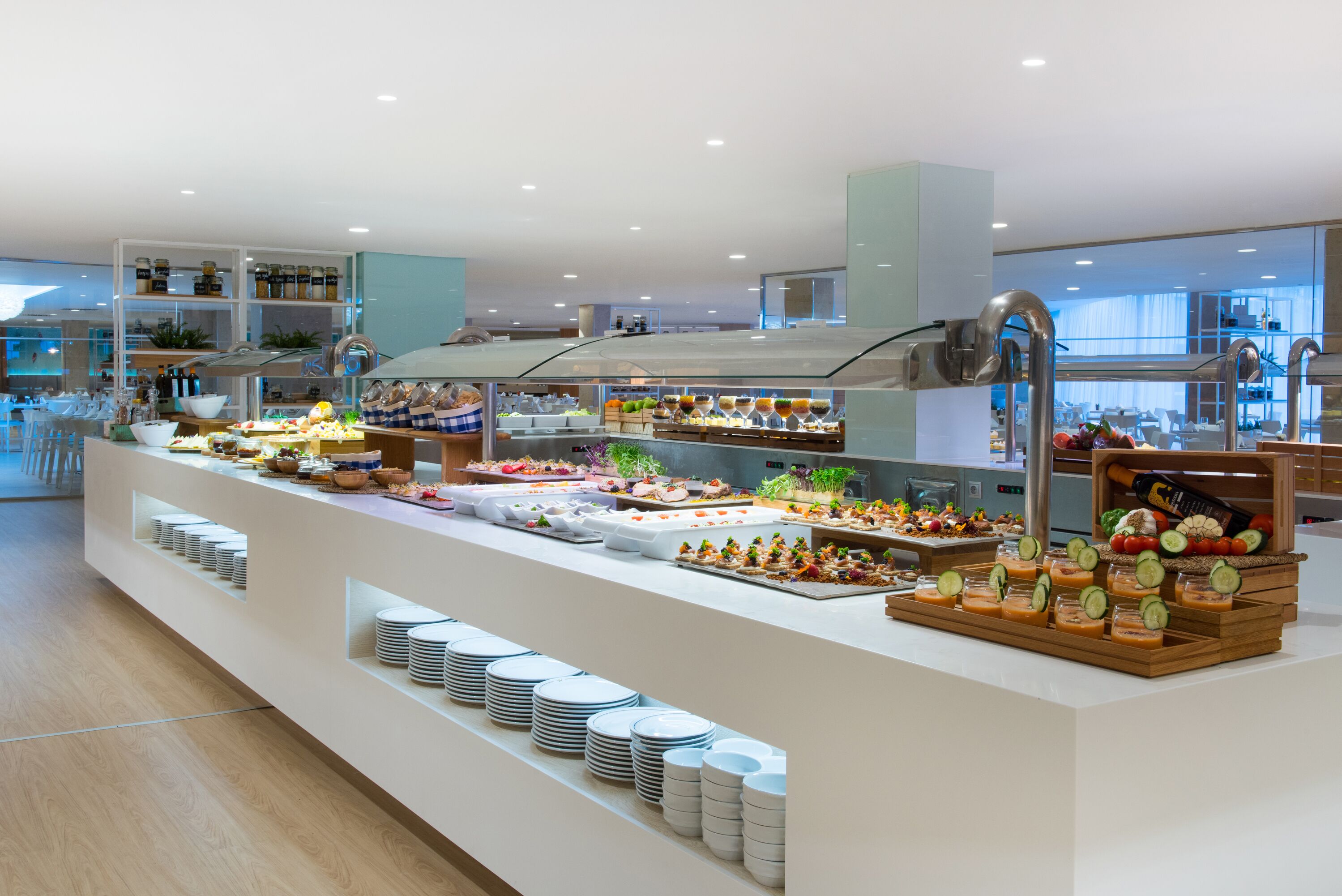 3 restaurants, breakfast, lunch served; local and international cuisine