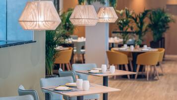 3 restaurants; ze serveren er ontbijt, lunch en diner