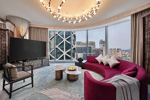 Nüwa Villa | Living area | 42-inch TV with cable channels - City of Dreams – Nüwa Macau (Cotai)