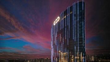 Boendets fasad - kväll/natt