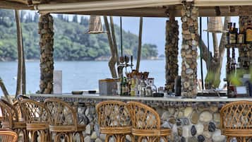 Bar accanto alla piscina
