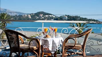 Junior Suite, Sea View | Outdoor dining