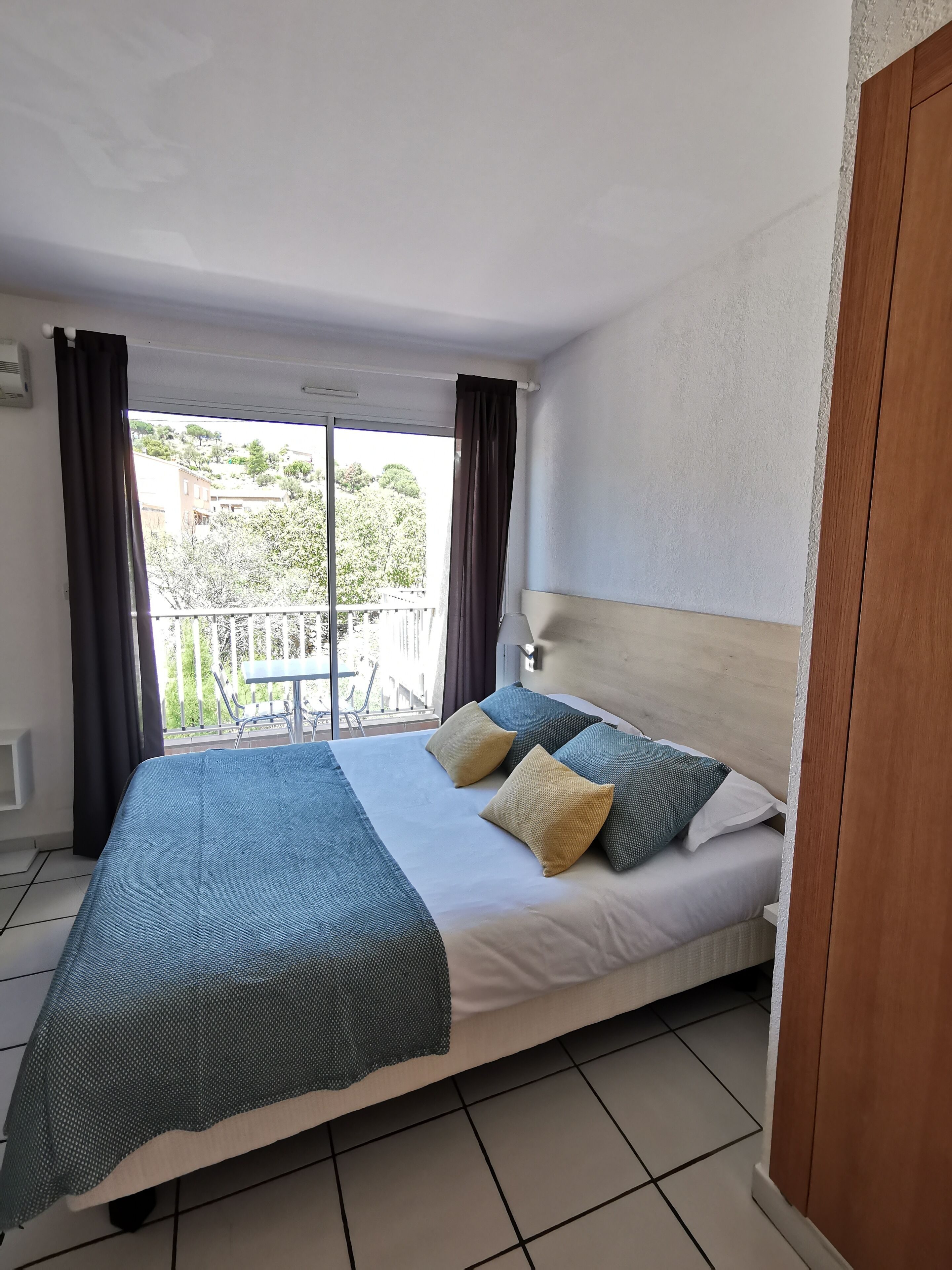 Studio | Premium bedding, individually furnished, soundproofing