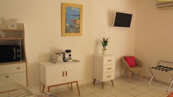 LCD-Fernseher, DVD-Player