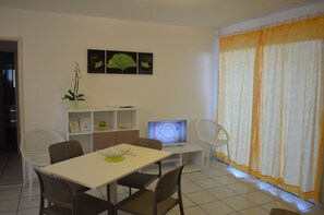 Standard Apartment, 2 Bedrooms | Living room