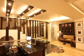 Lobby sitting area - Emblem Hotel, New Friends Colony (New Delhi)