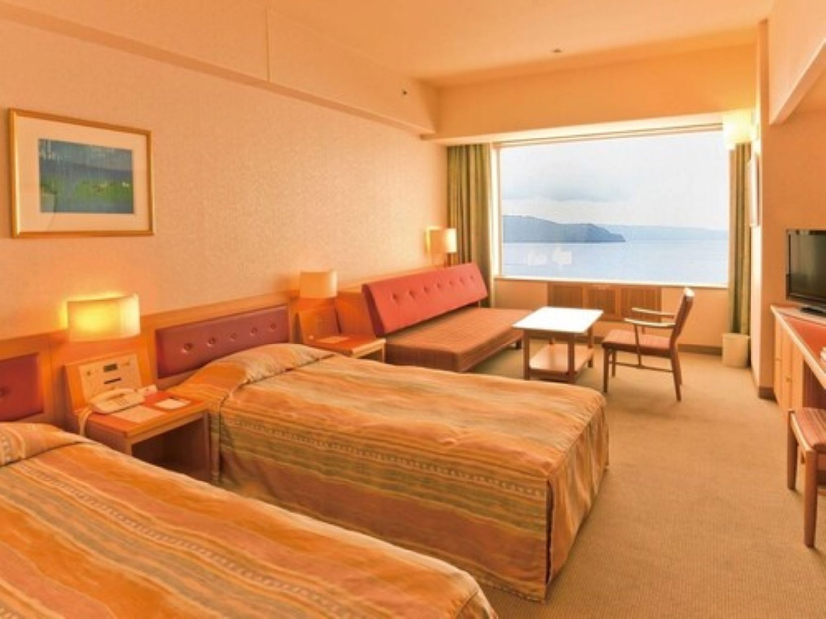 In-room safe, free WiFi, bed sheets