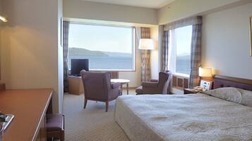 Superior Double Room, Corner | In-room safe, free WiFi, bed sheets