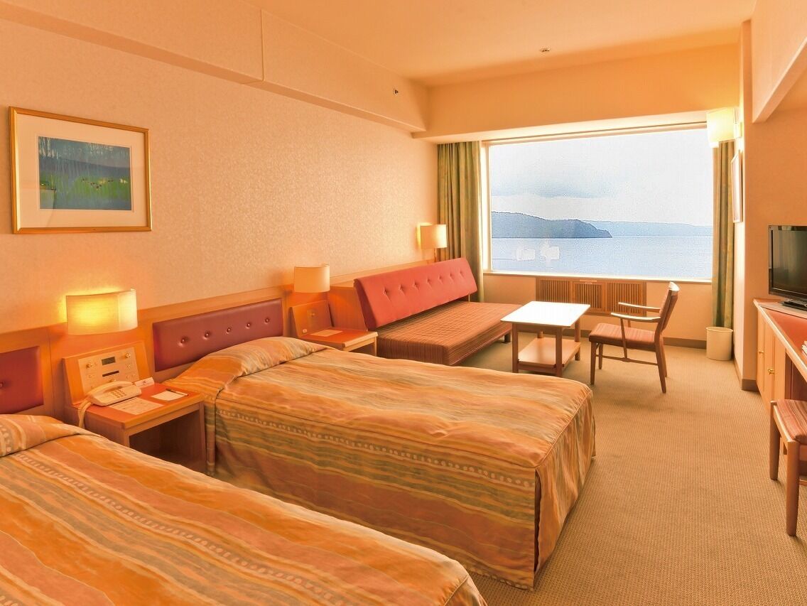 In-room safe, free WiFi, bed sheets