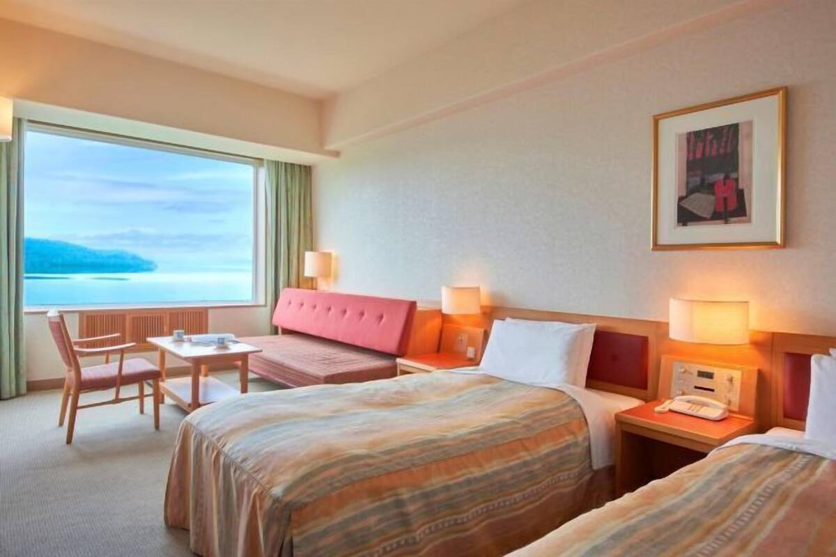 In-room safe, free WiFi, bed sheets