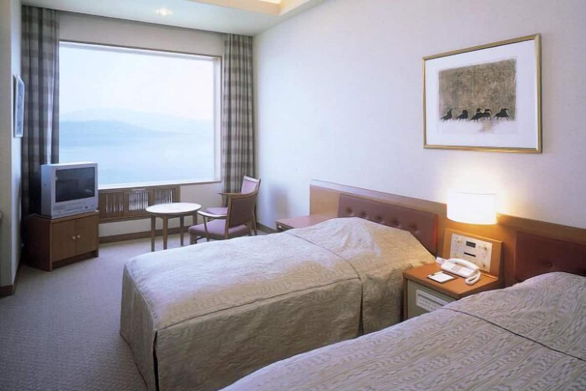 Chambre avec lits jumeaux, fumeur, vue sur le lac | Coffre-fort, accès au Wi-Fi (inclus), literie fournie