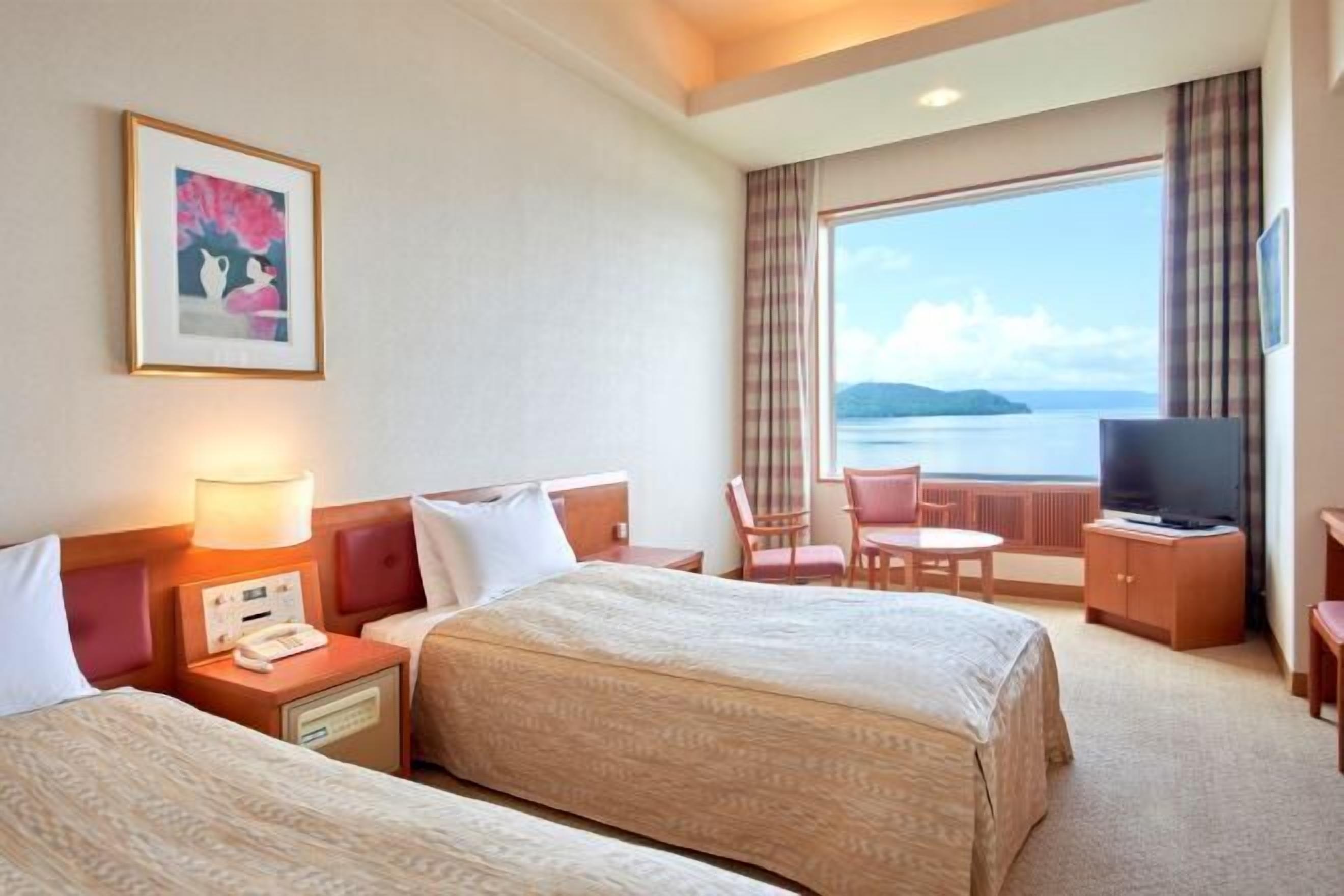 In-room safe, free WiFi, bed sheets