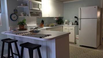 Apartment, 2 Bedrooms | Private kitchen | Fridge