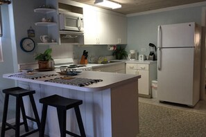 Apartment, 2 Bedrooms | Private kitchen