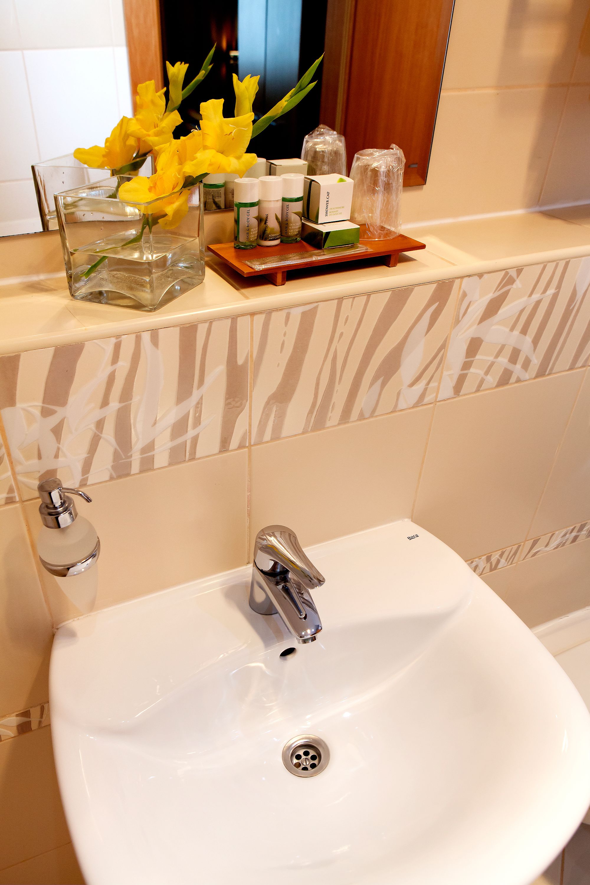 standard single room | hypo-allergenic bedding, memory-foam beds, minibar, in-room safe