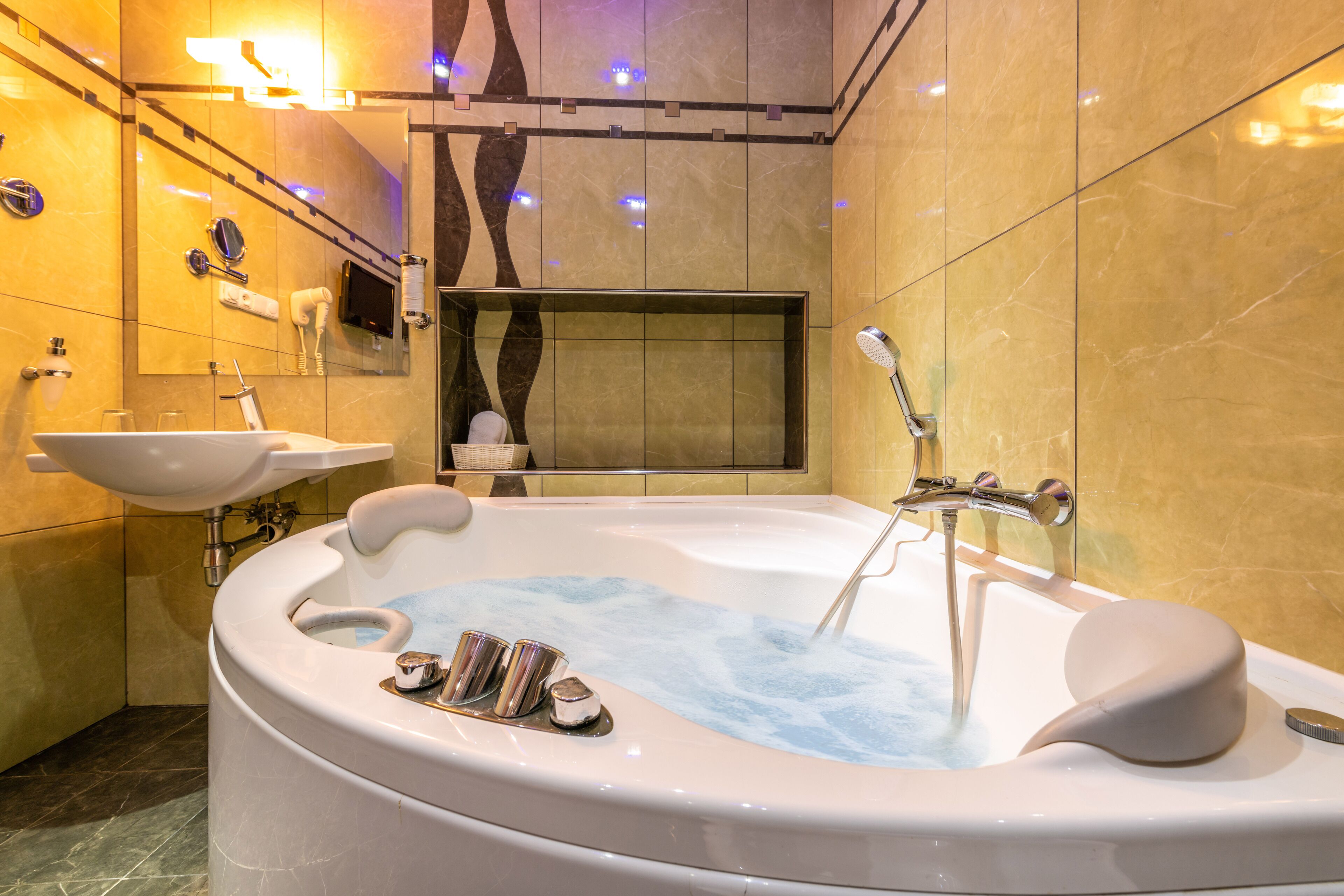deluxe double room | bathroom | shower, free toiletries, hair dryer, bidet