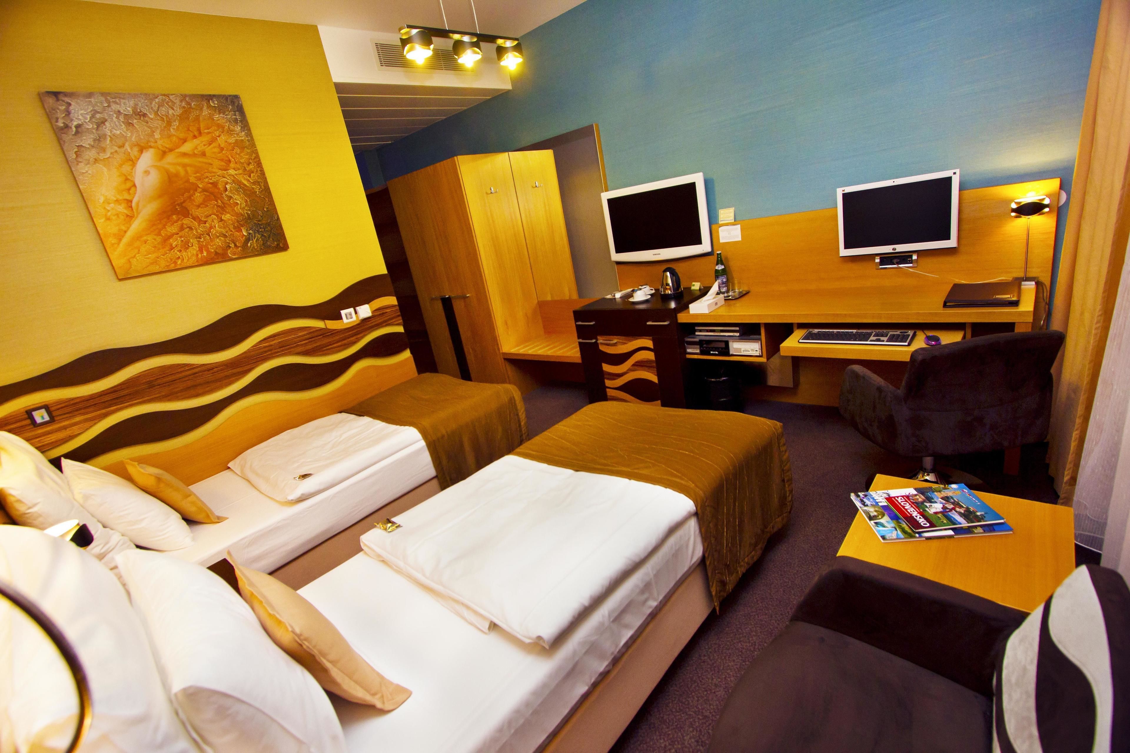 standard twin room | hypo-allergenic bedding, memory-foam beds, minibar, in-room safe