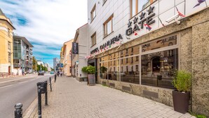 A hotel with a modern facade, large windows, and a sign in a foreign language. - Hotel Danubia Gate (Bratislava)