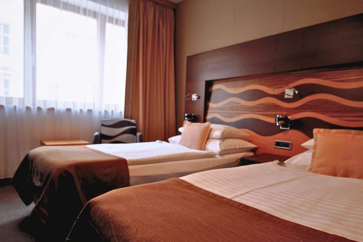 Standaard Twin kamer | Hypoallergeen beddengoed, bedden met traagschuimmatras, een minibar