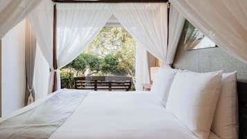 Romantic Canopy Suite, Private Pool | Down comforters, free minibar items, in-room safe, desk