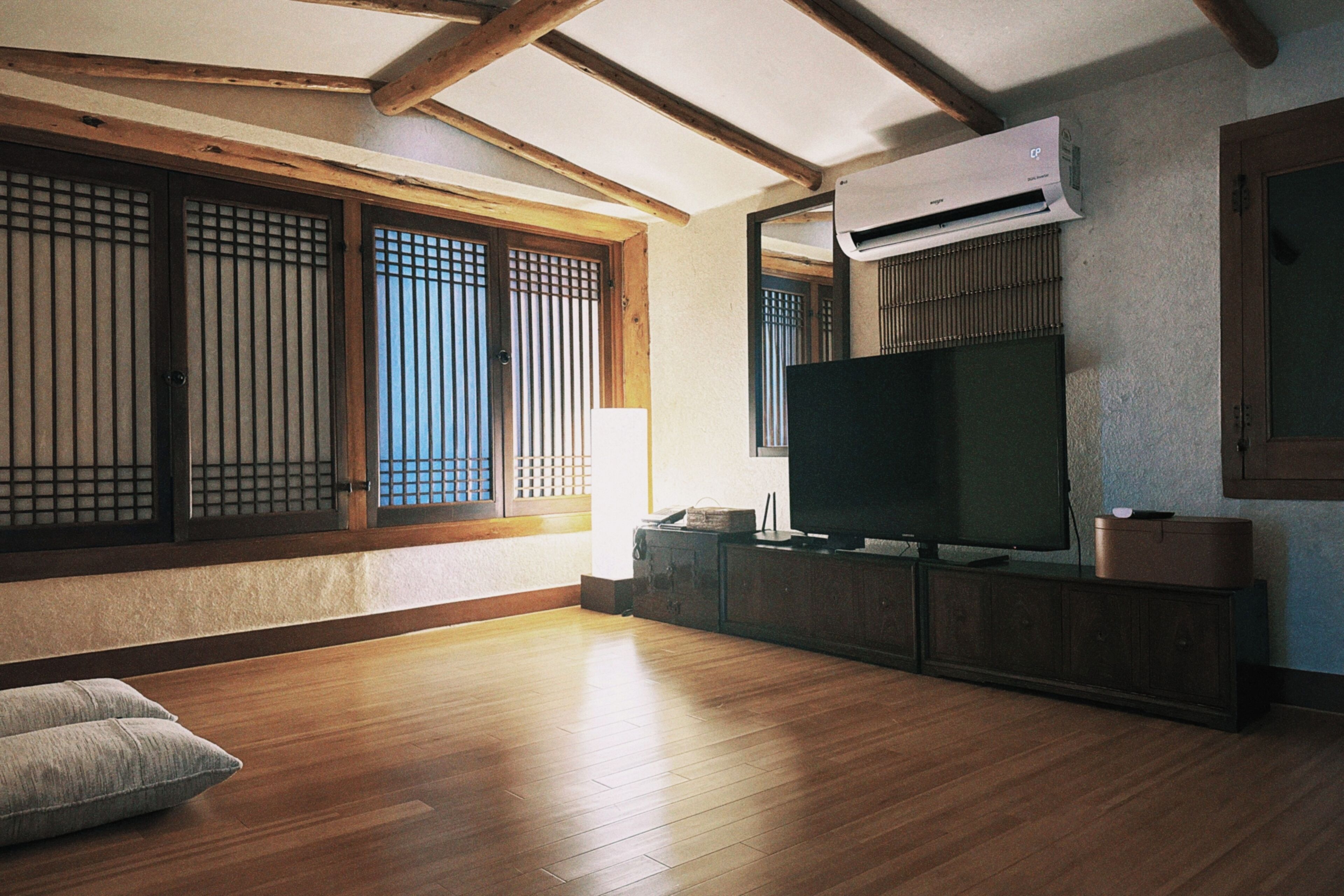Cho Dang (Breakfast for 4 Included) | Premium bedding, down comforters, free minibar items, in-room safe