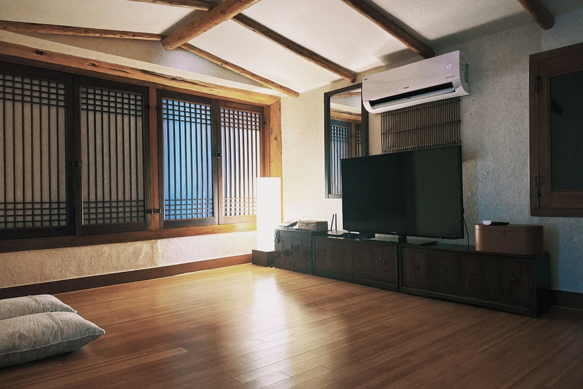 Cho Dang (Breakfast for 4 Included) | Premium bedding, down comforters, free minibar items, in-room safe