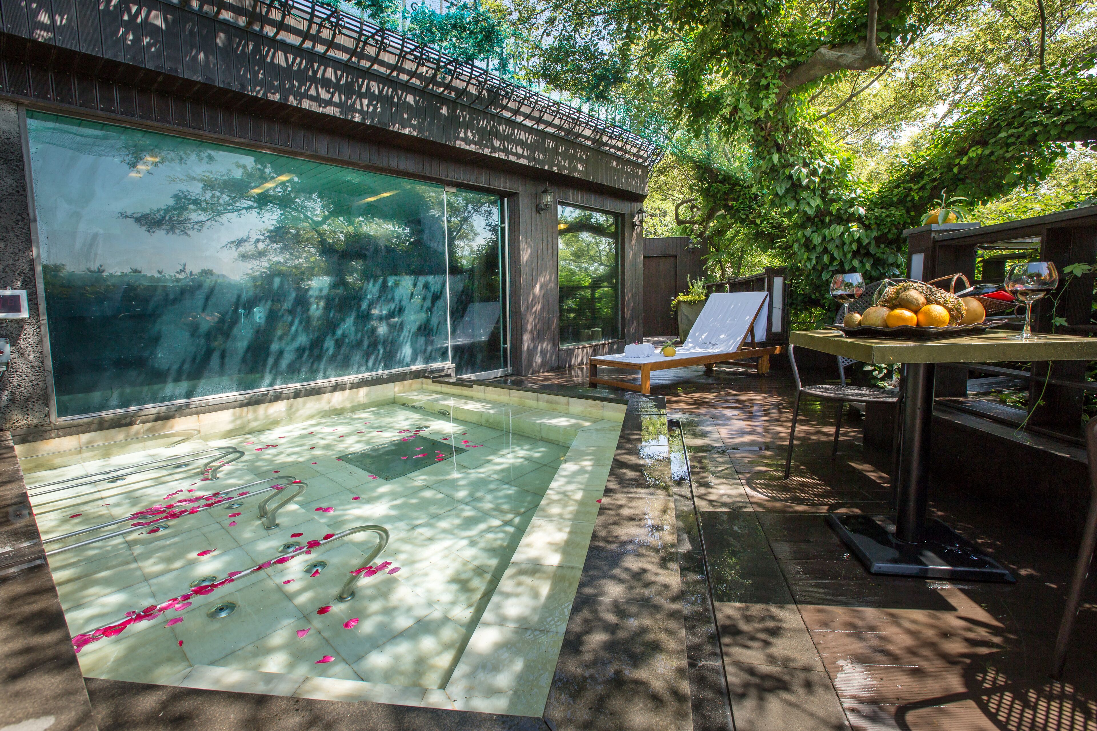 couples treatment room(s)