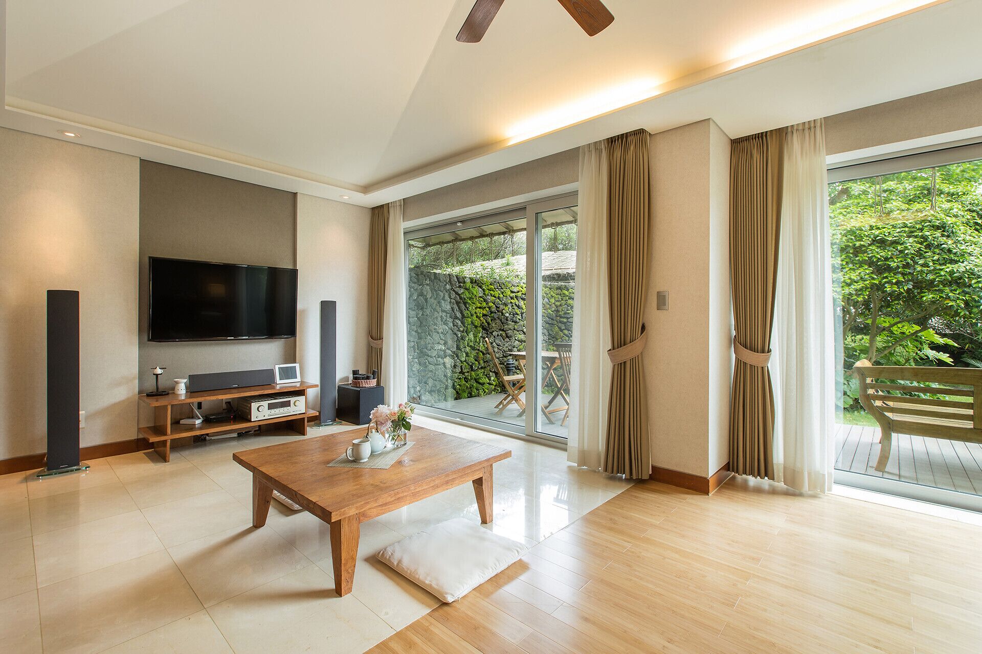 ondol suite | 1 bedroom, down duvets, free minibar items, in-room safe