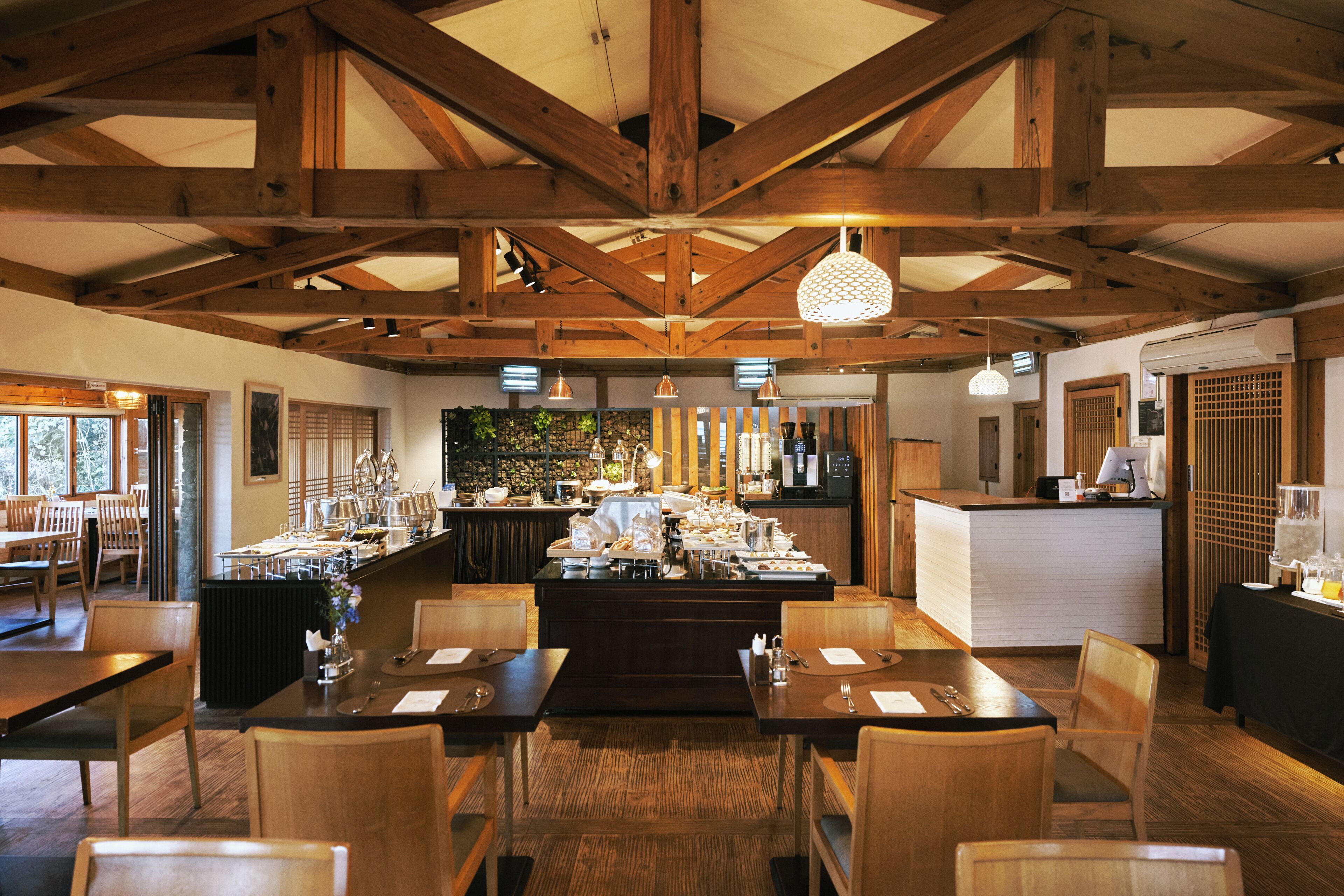 Daily local cuisine breakfast (KRW 35000 per person)