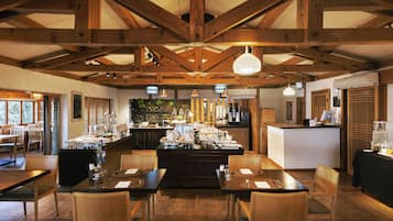 Daily local cuisine breakfast (KRW 35000 per person)